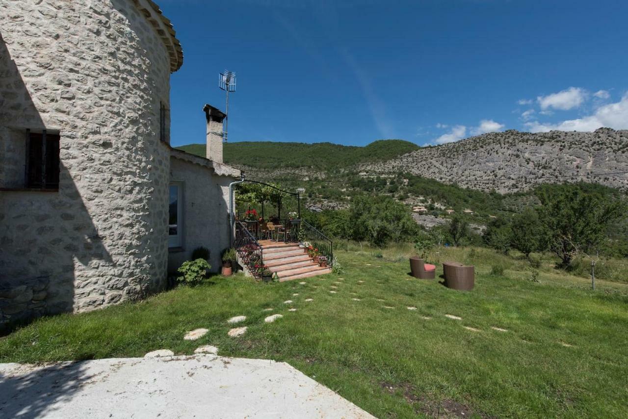 Appartement Clot De Felines Entrevaux Luaran gambar