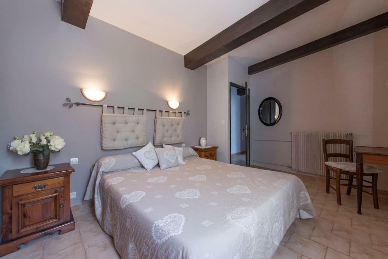 Appartement Clot De Felines Entrevaux Luaran gambar